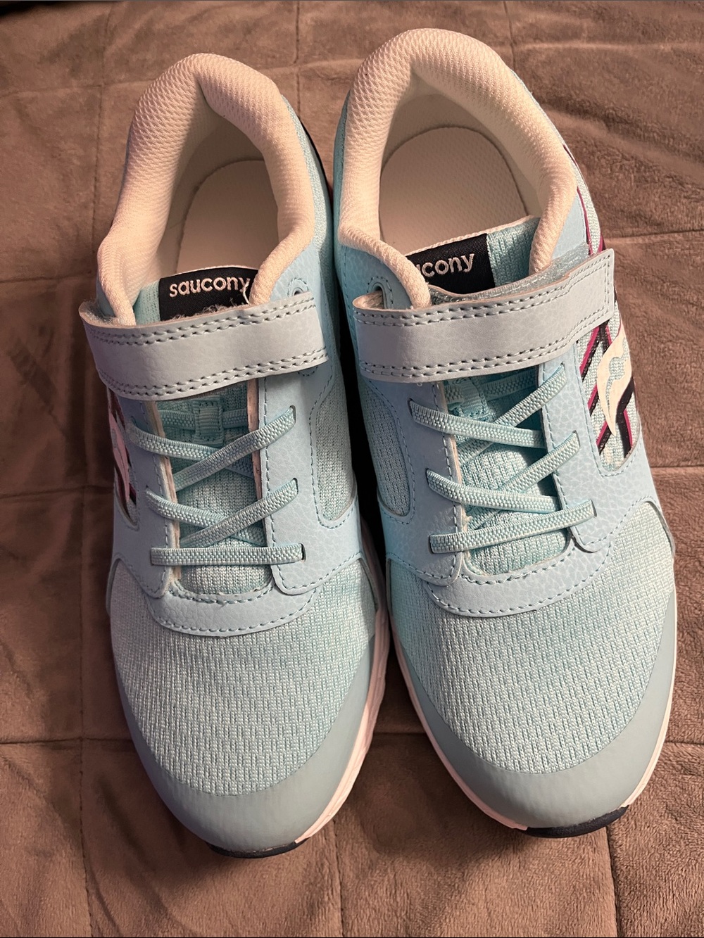 Saucony Light Blue and Pink Ladies Athletic Sneakers Size 7 Wide